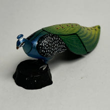 Cargar imagen en el visor de la galería, Indian peafowl - Trading Figure - Miniature (02)
