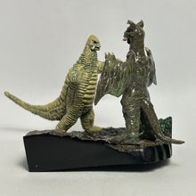Cargar imagen en el visor de la galería, Ultraman - Red King VS Chandlar - Mini Diorama
