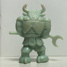Cargar imagen en el visor de la galería, Neclos Fortress - Minotaur - Eraser Figure - Keshigomu

