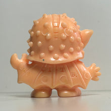 Load image into Gallery viewer, Kamen Rider - Ganikoumoru - Eraser Figure - Keshigomu
