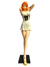 Cargar imagen en el visor de la galería, One Piece - Nami - Glitter &amp; Glamours - Movie Style Figure
