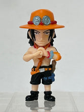 Cargar imagen en el visor de la galería, One Piece Trading Figures - Mini Figure
