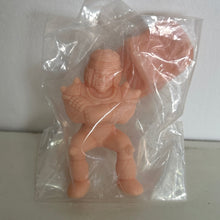 Cargar imagen en el visor de la galería, Kinnikuman - Buffaloman &amp; Pipe Chair - Eraser Figure - Keshi
