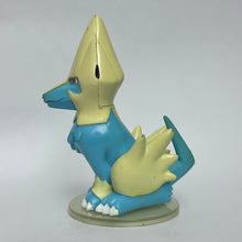Cargar imagen en el visor de la galería, Pokémon - Livolt / Manectric - Trading Figure
