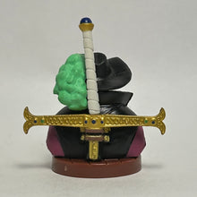 Cargar imagen en el visor de la galería, One Piece - Dracule Mihawk - Trading Figure - Choco Egg (14)
