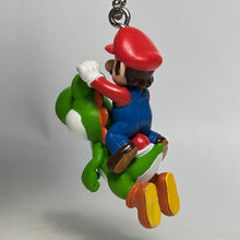 Cargar imagen en el visor de la galería, New Super Mario Bros. Wii - Mario &amp; Yoshi - Figure Keychain
