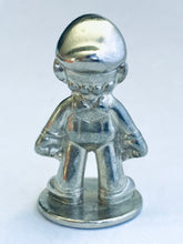 Cargar imagen en el visor de la galería, New Super Mario Bros. Wii - Mario - Metal Mascot - Silver Ver.
