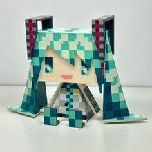 Cargar imagen en el visor de la galería, Vocaloid - Hatsune Miku - Doll - Graphig ++ - Checkered ver
