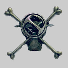 Cargar imagen en el visor de la galería, One Piece - Monkey D. Luffy - Pirate Flag Pin
