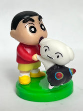 Cargar imagen en el visor de la galería, Crayon Shin-chan: Arashi o Yobu: Utau Ketsudake Bakudan! - Nohara Shinnosuke &amp; Shiro - Choco Egg Movie Selection
