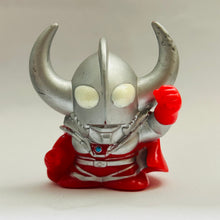 Cargar imagen en el visor de la galería, Ultraman Ace - Father of Ultra (Using Brothers’ Mantle) - Finger Puppet - SD Figure
