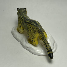 Cargar imagen en el visor de la galería, Snow leopard - Trading Figure - Feline Animals
