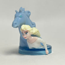 Cargar imagen en el visor de la galería, Frozen 2 - Elsa &amp; The Nokk - Trading Figure - Choco Egg (04)
