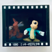 Cargar imagen en el visor de la galería, The Prince and the Pauper - Mickey Mouse - Mini Diorama
