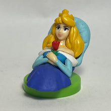 Cargar imagen en el visor de la galería, Sleeping Beauty - Princess Aurora - Trading Figure - Choco Egg - Me Ake (78)
