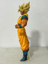 Load image into Gallery viewer, Dragon Ball Z - Son Goku SSJ - Master Stars Piece
