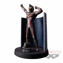 Load image into Gallery viewer, Ultraman Dyna - Ultraman Dyna, Terranoid &amp; Zelganoid - Trading Figure - Tokusatsu Stagement (Set of 3)
