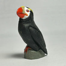 Cargar imagen en el visor de la galería, Tufted Puffin - Trading Figure - Miniature - 023C
