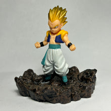 Cargar imagen en el visor de la galería, Dragon Ball Z - Gotenks SSJ - Figure - DBC3
