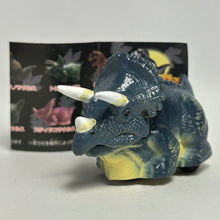 Cargar imagen en el visor de la galería, Triceratops - Pullback Car - Chibikko Choro Dragon - ChoroQ
