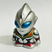 Cargar imagen en el visor de la galería, Ultraman Tiga - Evil Tiga - Finger Puppet - Kaiju - Monster - SD Figure
