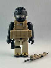 Load image into Gallery viewer, Metal Gear Solid 2: Sons of Liberty - PMC Soldier - Trading Figure - Kubrick
