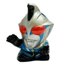 Cargar imagen en el visor de la galería, Ultraman Cosmos - Chaos Ultraman - Finger Puppet - SD Figure
