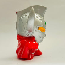 Cargar imagen en el visor de la galería, Ultraman Taro with Brothers’ Mantle - Finger Puppet - SD Figure
