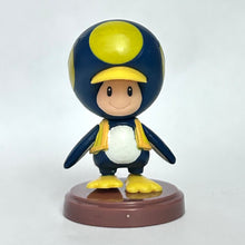 Cargar imagen en el visor de la galería, New Super Mario Bros. Wii - Penguin Kinopio (blue &amp; yellow) - Trading Figure - Choco Egg
