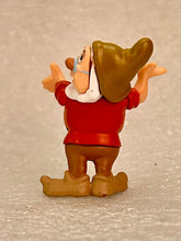 Cargar imagen en el visor de la galería, Snow White and the Seven Dwarfs - Doc - Disney Choco Party Part 1 - Trading Figure (010)
