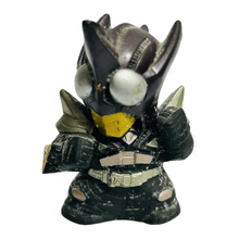Load image into Gallery viewer, Kamen Rider Kabuto - Kamen Rider PunchHopper - Trading Figure
