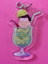 Load image into Gallery viewer, Osomatsu-san - Matsuno Choromatsu - Summer Pine Market Trading Acrylic Charm - Cream Soda Matsu ver.
