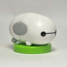 Cargar imagen en el visor de la galería, Disney Tsum Tsum - Baymax - Trading Figure - Choco Egg (98)
