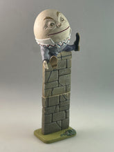 Cargar imagen en el visor de la galería, Alice&#39;s Adventures in Wonderland - Humpty Dumpty - Figure - Mini Vignette
