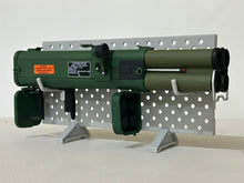 Cargar imagen en el visor de la galería, M202 FLASH ("Flame Assault Shoulder") - Rocket Launcher - Model Toy

