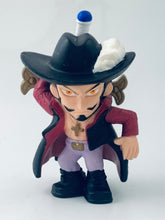 Load image into Gallery viewer, One Piece - Dracule Mihawk - OP World 3 - Trading Mini Figure
