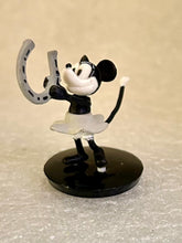 Cargar imagen en el visor de la galería, Steamboat Willie - Minnie Mouse - Disney Choco Party Part 6 - Trading Figure (122)
