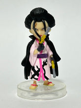 Cargar imagen en el visor de la galería, One Piece - Izou - Trading Figure
