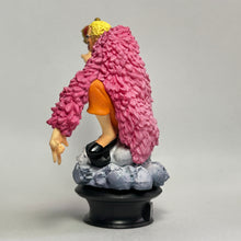 Cargar imagen en el visor de la galería, One Piece - Donquixote Doflamingo - Figure - Chess Piece
