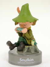 Cargar imagen en el visor de la galería, Mumin - Snusmumriken / Snufkin (Playing the Harmonica) - Mini Vignette Figure
