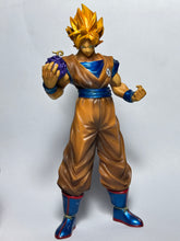 Load image into Gallery viewer, Dragon Ball Kai x One Piece - Son Goku SSJ - Crossover DX Figure
