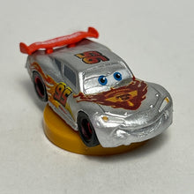Cargar imagen en el visor de la galería, Cars 2 - Lightning McQueen - Trading Figure - Choco Egg - Silver ver. (47)
