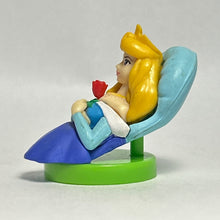 Cargar imagen en el visor de la galería, Sleeping Beauty - Princess Aurora - Trading Figure - Choco Egg - Me Ake (78)
