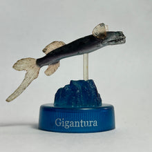 Cargar imagen en el visor de la galería, Gigantura - Mini Figure - Bottle Cap
