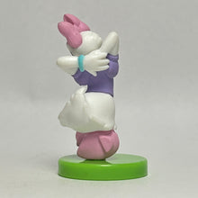 Cargar imagen en el visor de la galería, Disney - Daisy Duck - Trading Figure - Choco Egg (107)
