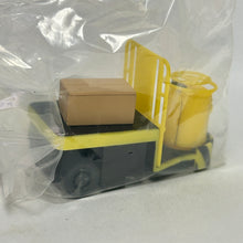 Cargar imagen en el visor de la galería, Pullback Turret - Yellow (U-turn type) + Cardboard (plain)
