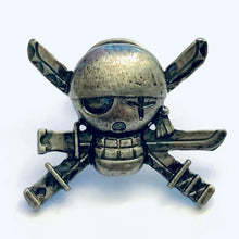 Cargar imagen en el visor de la galería, One Piece - Roronoa Zoro - Pirate Flag Pin
