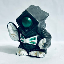Cargar imagen en el visor de la galería, Ultraman Neos Pilot - Alien Zamu - Finger Puppet Figure
