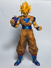 Load image into Gallery viewer, Dragon Ball Kai x One Piece - Son Goku SSJ - Crossover DX Figure
