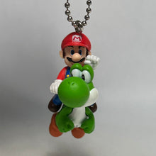 Cargar imagen en el visor de la galería, New Super Mario Bros. Wii - Mario &amp; Yoshi - Figure Keychain
